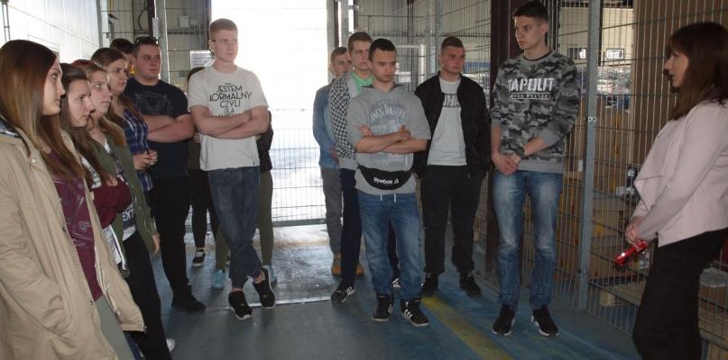Uczniowie „Szarej” zdobywali cenne doświadczenia w znanej firmie