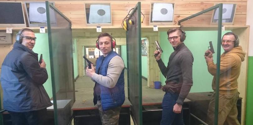 120 osób, pistolety, karabiny i ostre strzelanie na Lipowej