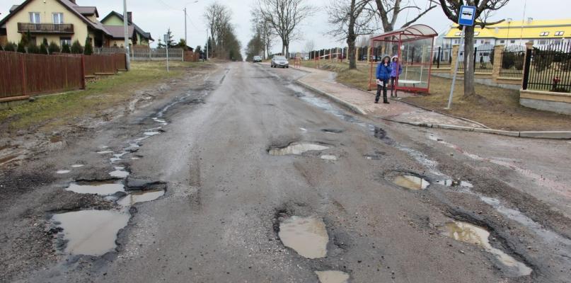 Kosów Lacki stracił cierpliwość, wyremontuje powiatową drogę