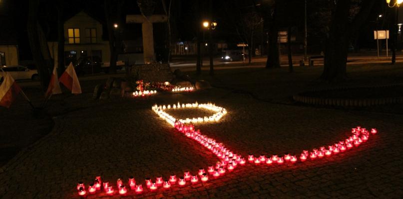 300 biało-czerwonych zniczy w hołdzie żołnierzom wyklętym