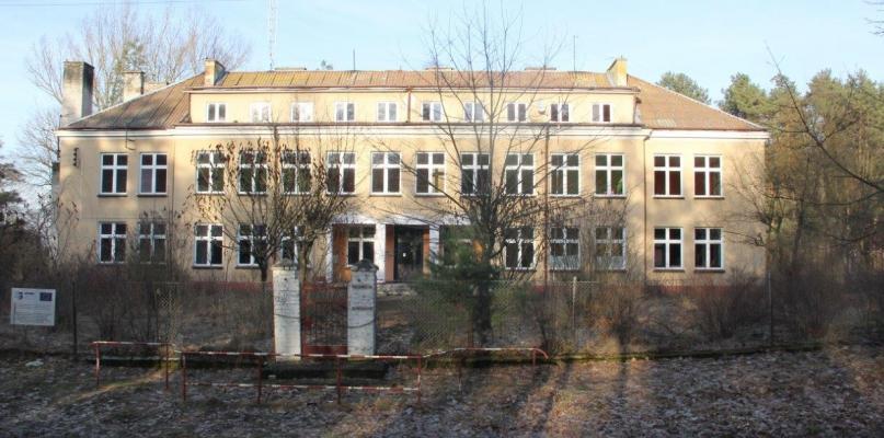 Próbowali sprzedać dawną szkołę od kilku lat, w końcu się udało…