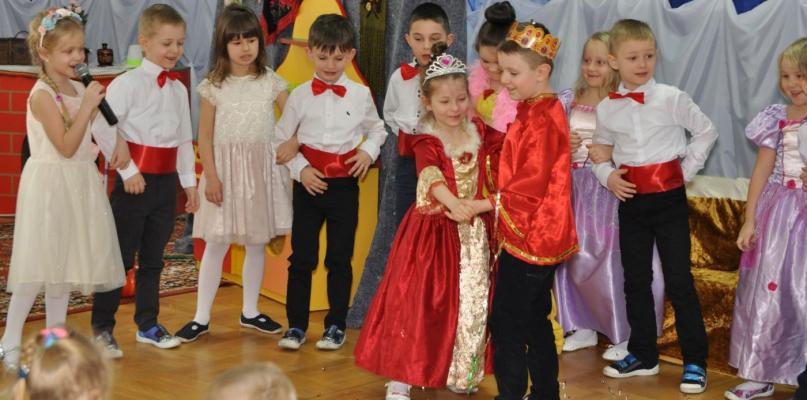 Przedstawienie i bal u Kopciuszka w Miejskim Przedszkolu Nr 3