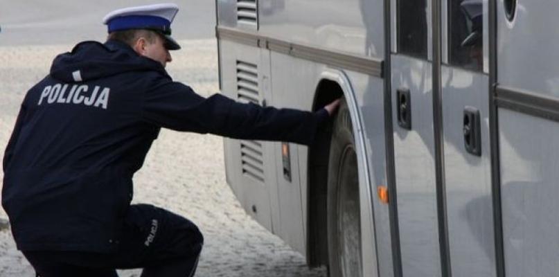 Busy i ciężarówki pod lupą: 44 kontrole, 19 mandatów