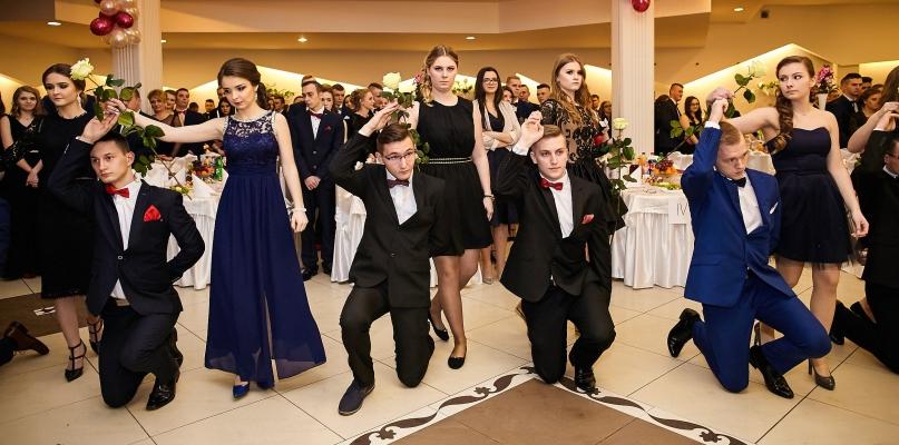 Studniówka w „Szarej”, czyli szampańska zabawa do rana