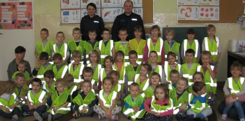 Policjanci u przedszkolaków o tym, jak bezpiecznie spędzić ferie
