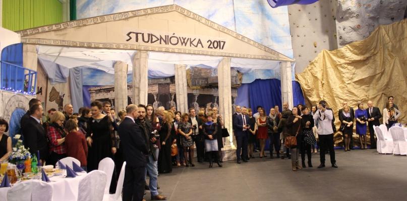 Studniówka w SLO: bawili się tak, by po latach mieć co wspominać