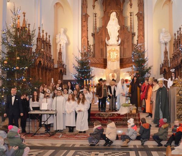 Od Mikołajek w szpitalu do Jasełek w konkatedrze