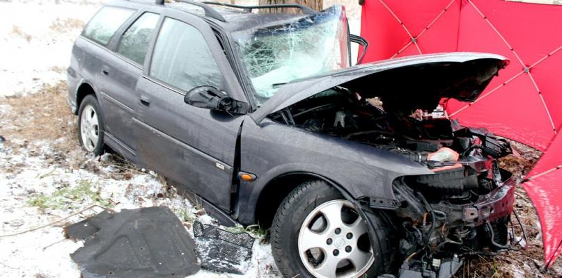 Chruszczewka. Kierowca opla zginął przygnieciony przez samochód.