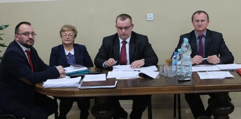 Ceranów: budżetu na 2017 r. w grudniu nie uchwalono, są podwyżki pensji wójta i diet radnych i sołtysów
