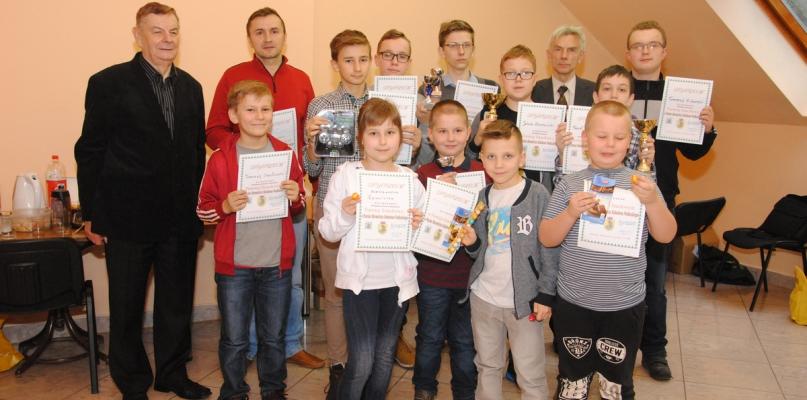 Adam Łukasik z Pucharem Burmistrza Sokołowa Podlaskiego