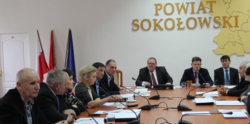 Apel do NFZ o wypłatę nadwykonań. Opozycyjni radni nie głosowali.