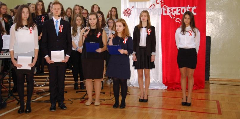 Gimnazjaliści świętowali niepodległość w trzech miejscach