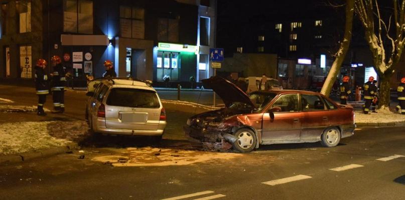 Wieczorne zderzenie vectry i astry na ul. Wolności