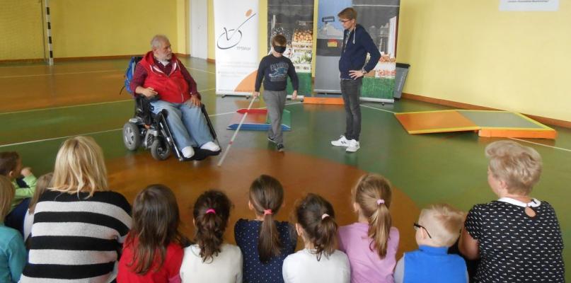 Kaleka czy COOL-awy? W Jabłonnie Lackiej oswajają z niepełnosprawnością.