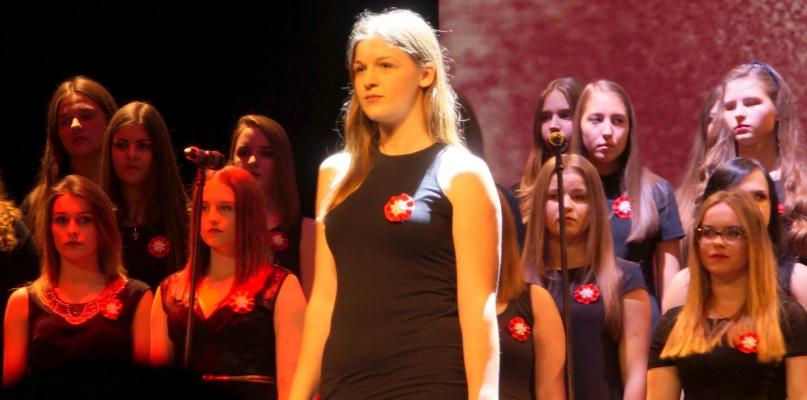 Wzruszający koncert w SOK. Uczniowie I Liceum dla Niepodległej.