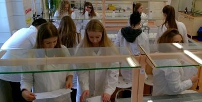 Sokołowscy licealiści w laboratorium UPH