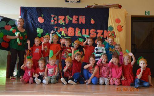 Zembrów: maluchy i jabłuszka