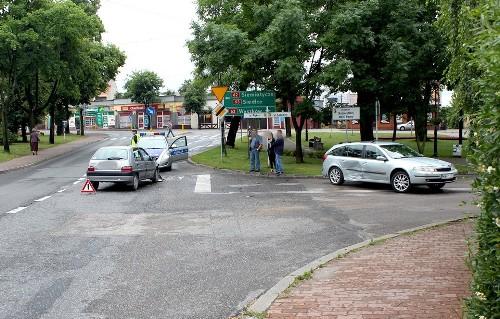 Kierowca w szpitalu po zderzeniu pojazdów