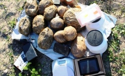 4 kilogramy narkotyków zakopali pod ziemią