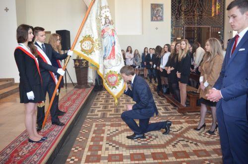 Z pamiątkami od młodszych kolegów