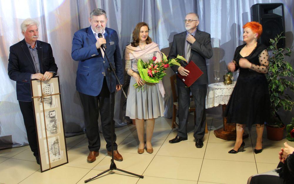 Odmłodzona 70-latka?
