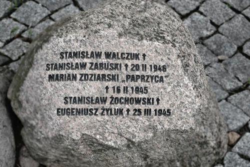 Licealiści w hołdzie ofiarom II wojny światowej