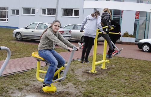 Kosów: ruszyła siłownia pod chmurką