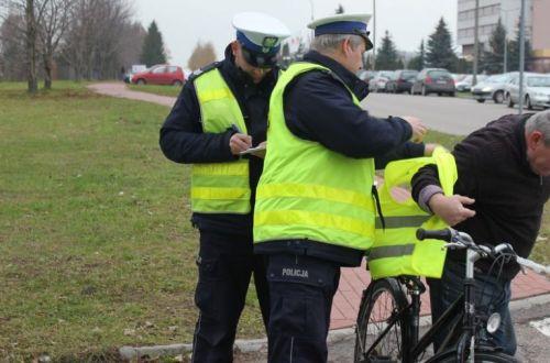 128 osób ukaranych za odblaski