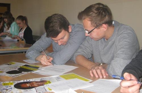 Pisząc listy, walczą o prawa człowieka