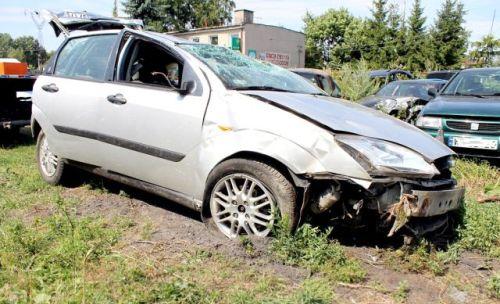 Dachował i chciał oszukać policjantów. Zdradził go zgubiony but.