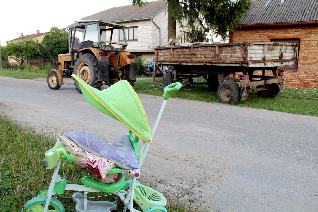 Ratował dziecko spod przyczepy, ma poważne obrażenia