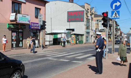 Są już pierwsze mandaty na przejściu z sygnalizatorem