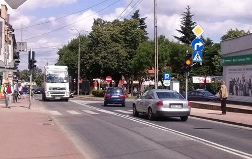 Montują światła na Długiej. Kupientyńska musi czekać?
