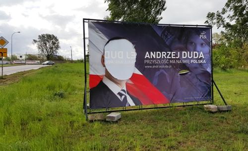 Zniszczyli banery Andrzeja Dudy