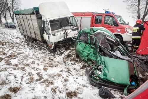 Kobieta zginęła w wypadku, dziecko w szpitalu