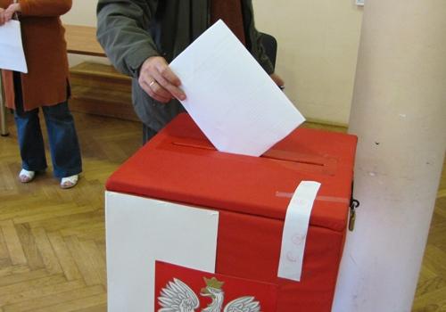 Niewiedza wyborców czy fałszerstwo?
