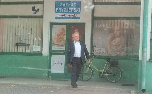 U fryzjera w godzinach pracy