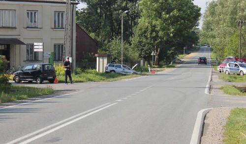 Zderzenie i dachowanie w Sabniach