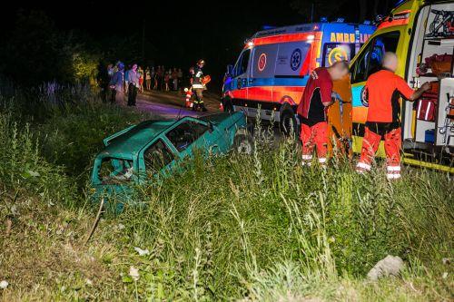 Maluch dachował ? cztery osoby w szpitalu