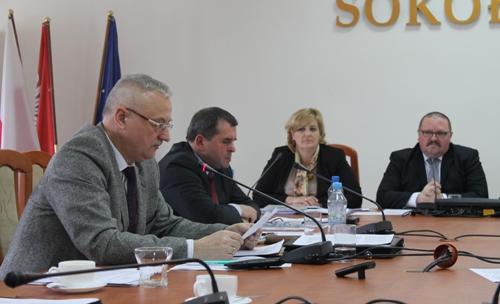 Powiat: opozycja kontra koalicja