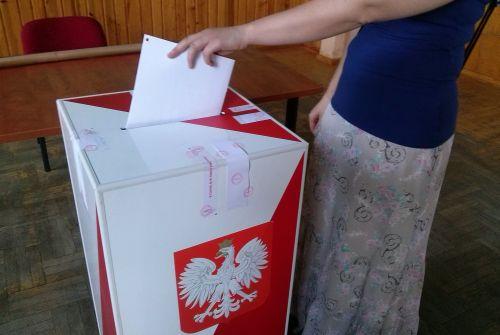 Na godz. 12 frekwencja w powiecie nieco lepsza niż w kraju