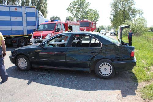 BMW pod tatrę. Dwie osoby ranne.