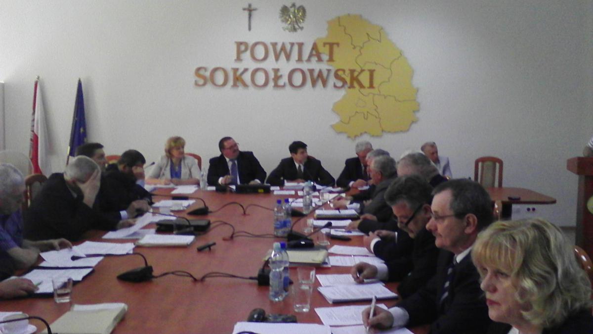 Powiat: awantura o szpital, anonim i wyjazdy starosty