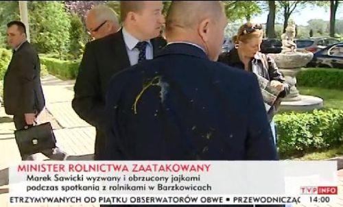 Jajkami w ministra