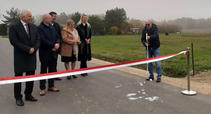 Nowa droga poświęcona i... polana szampanem!