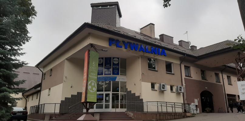 Burmistrz: nie ma na razie mowy o zamknięciu basenu w Sokołowie