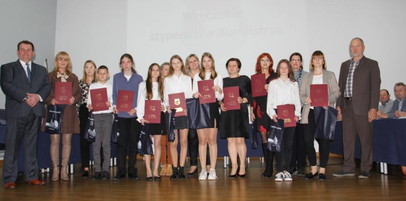 Samorząd ufundował stypendia dla wybitnych uczniów
