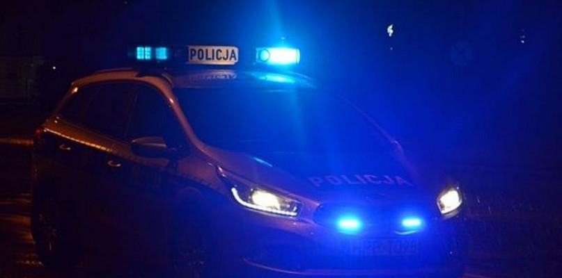 Mężczyzna z raną brzucha trafił do szpitala