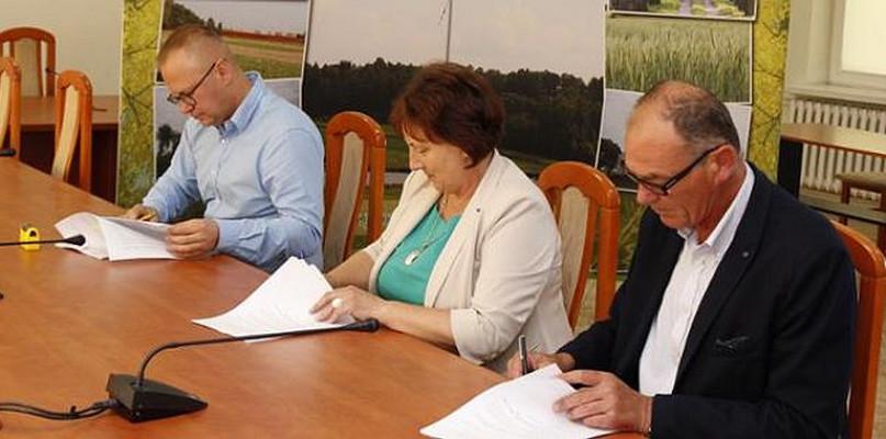 Podpisano umowę na przebudowę drogi powiatowej Repki – Zawady