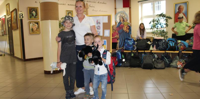 250 plecaków ze szkoły w USA dla ukraińskich dzieci